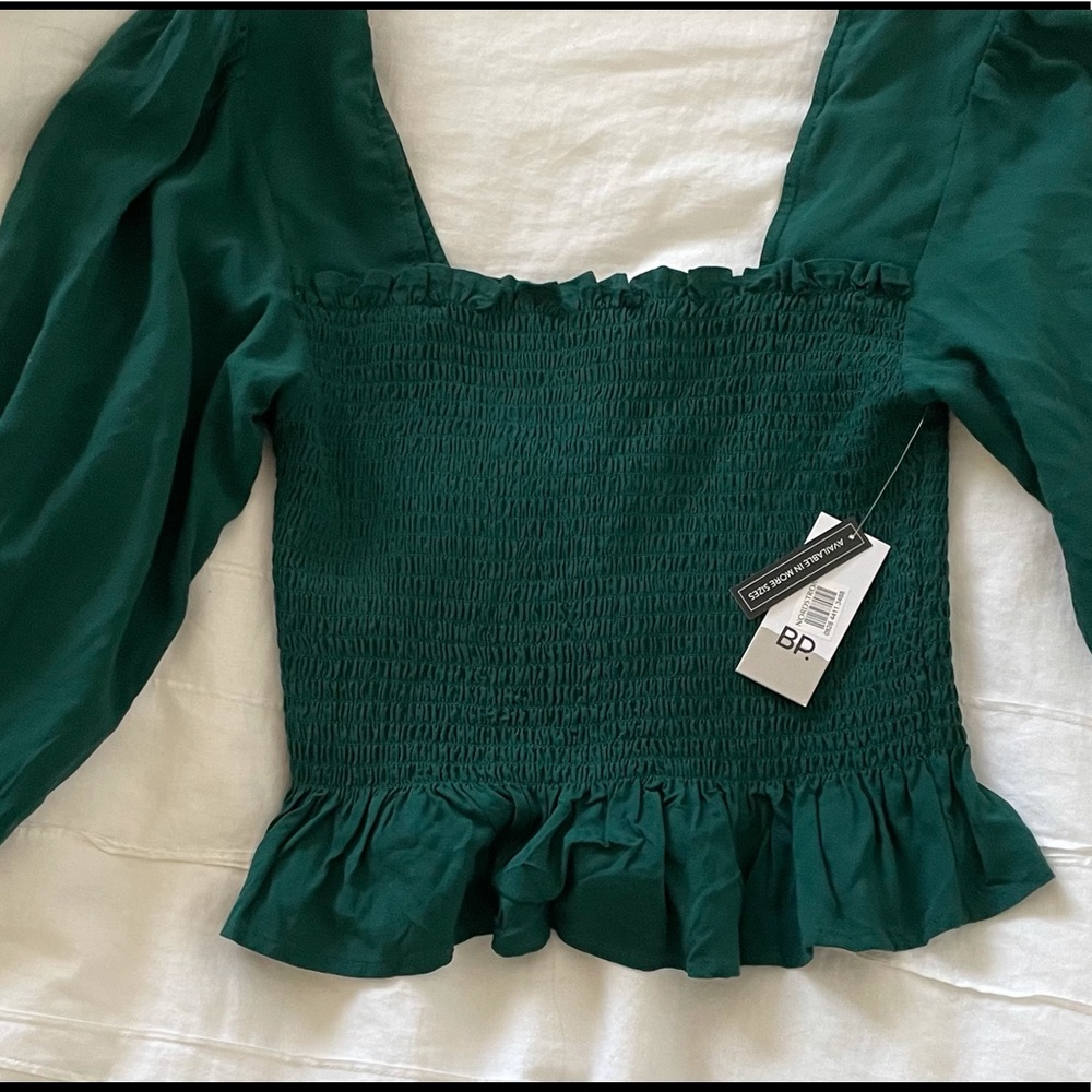 Beautiful Emerald Green Blouse 🔮